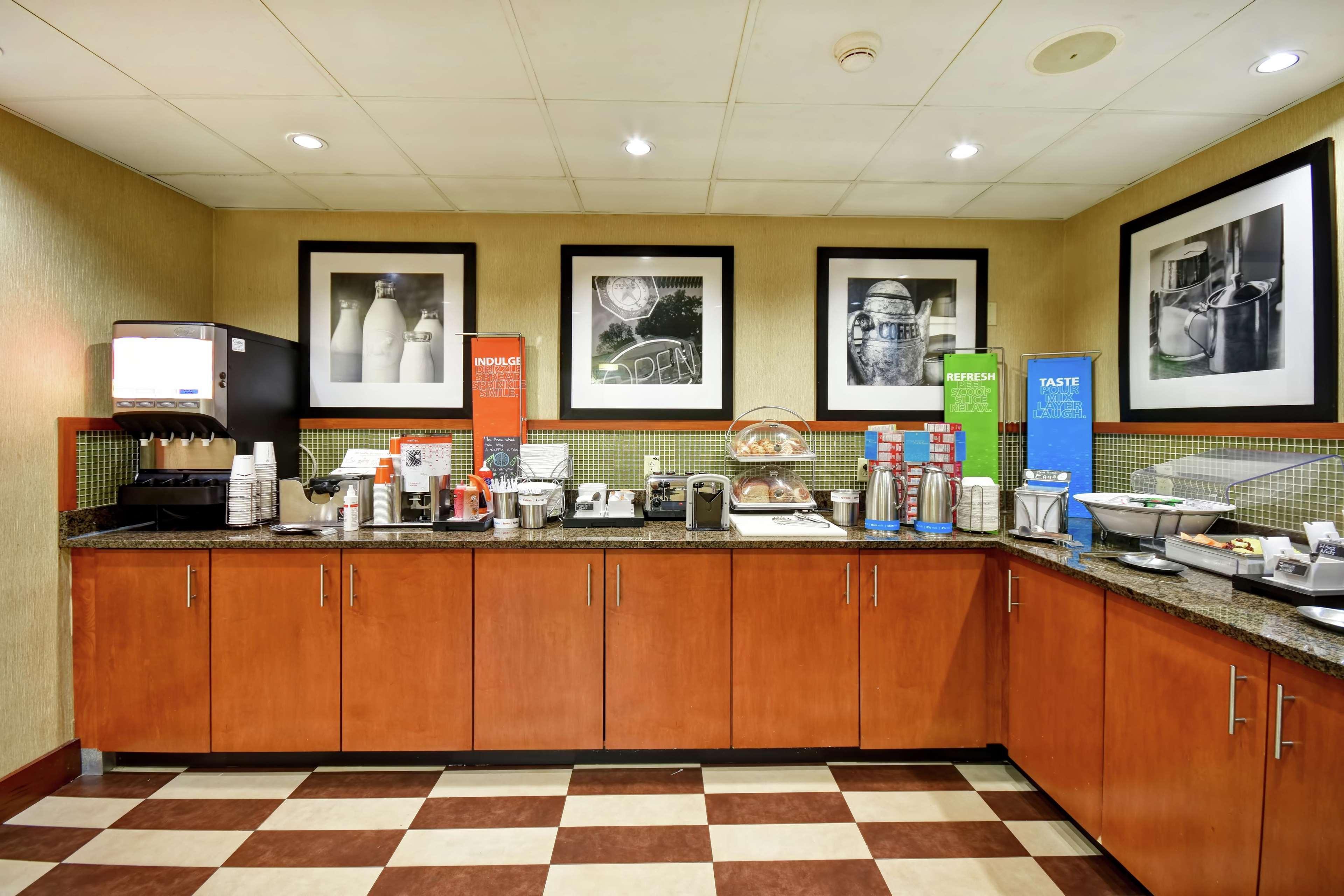 Hampton Inn St. Louis - Westport Maryland Heights Exterior photo